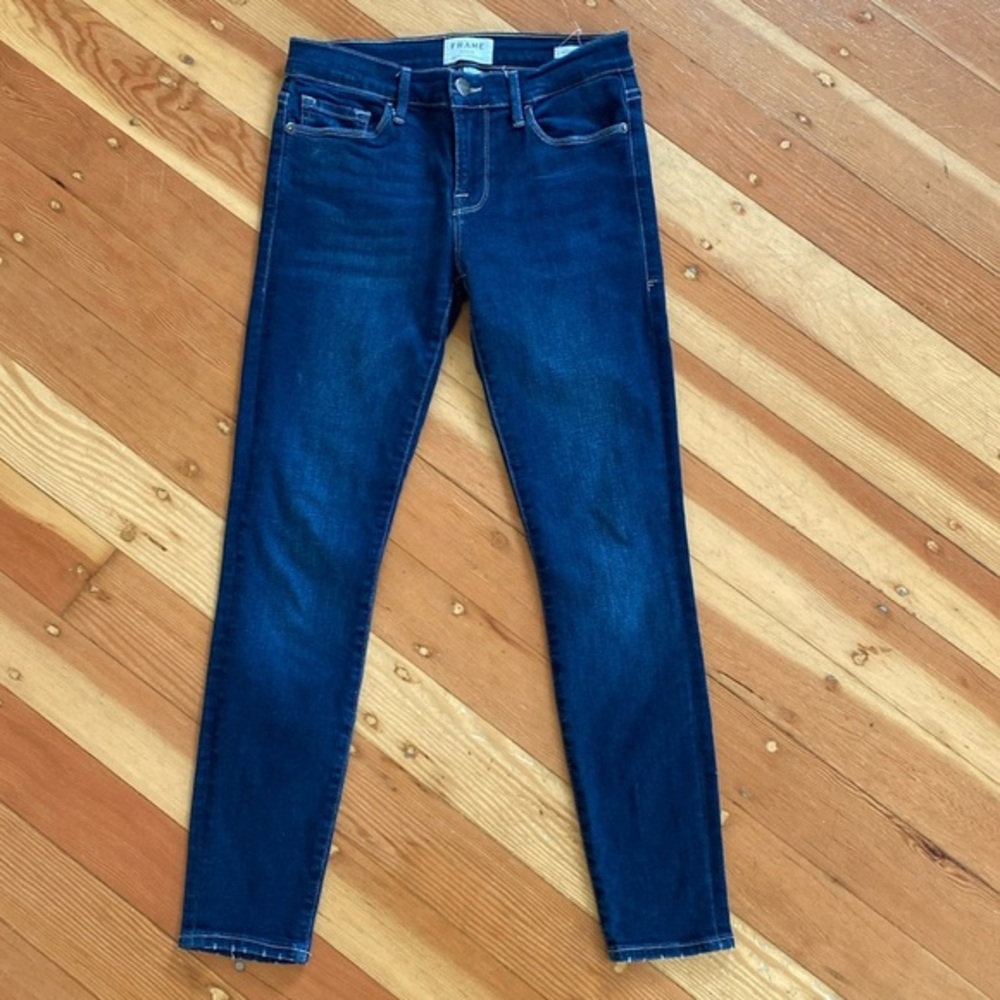 Frame 25‎